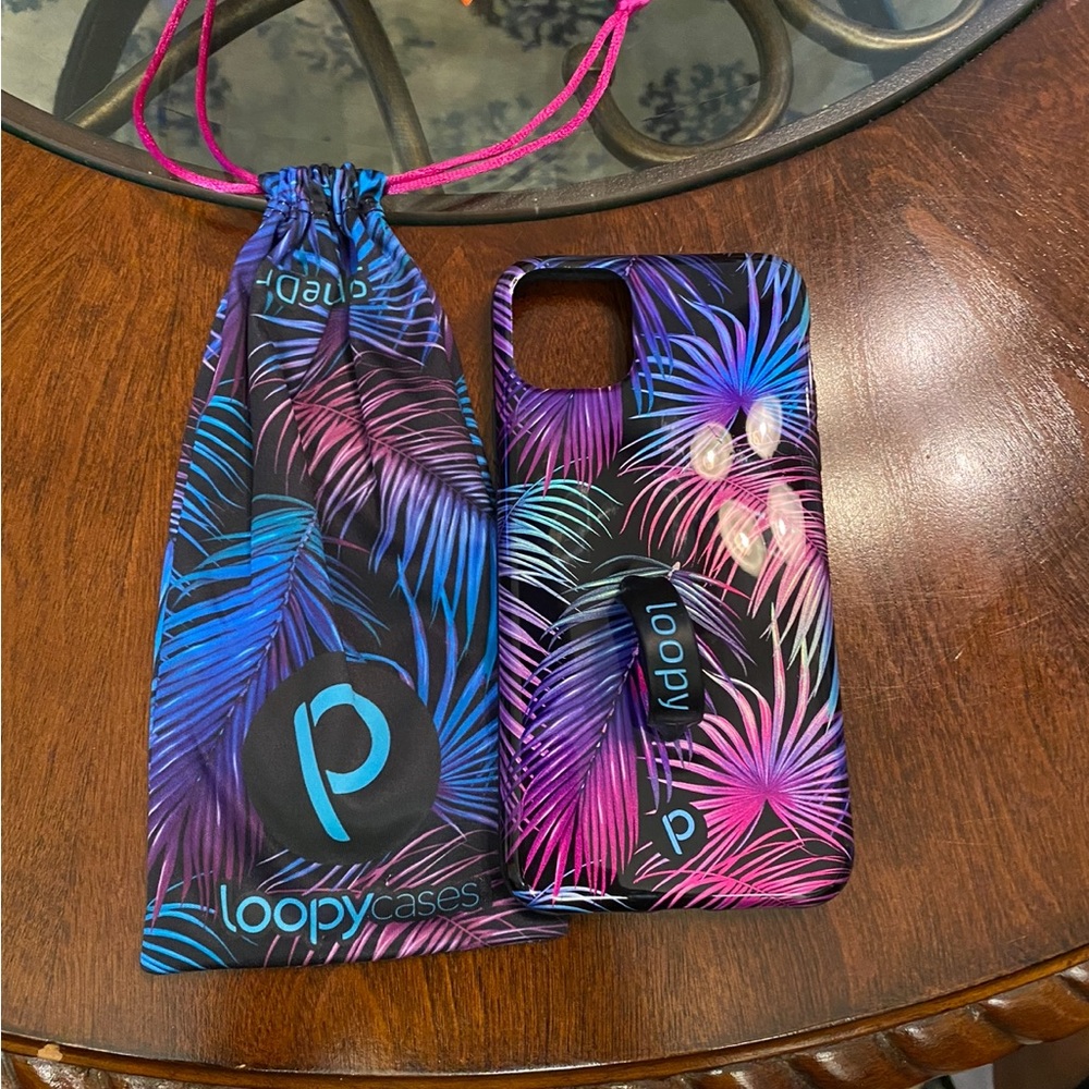 Palm tree Loopy case for iPhone pro max! Excellent condition.